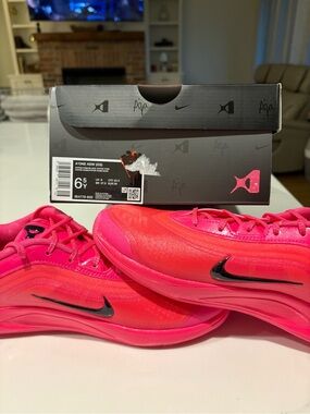 Nike Girls' Vivid Hot Pink & Black Athletic Sneakers